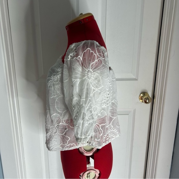 ➕Guess White Floral Off-Shoulder Top medium - Picture 3 of 8